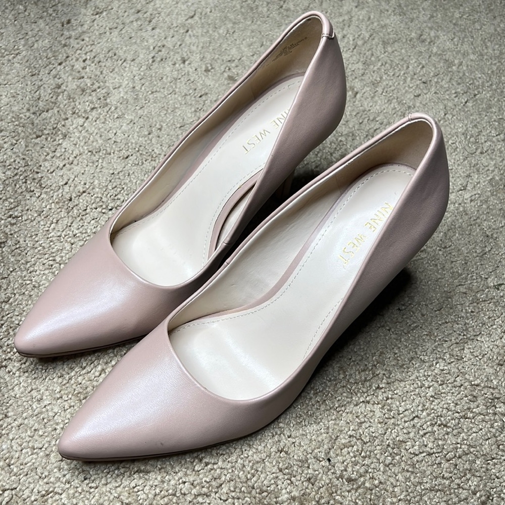 *NINE WEST nude pumps great condition size 7.5 must go!**